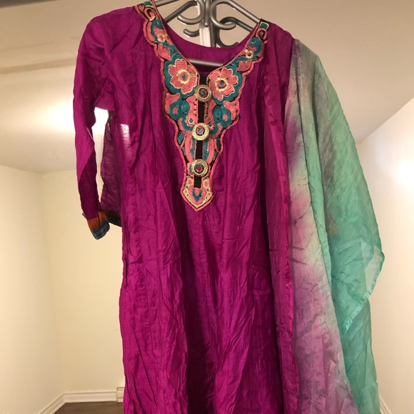 Embroidered magenta anarkali suit - Picture 3 of 3